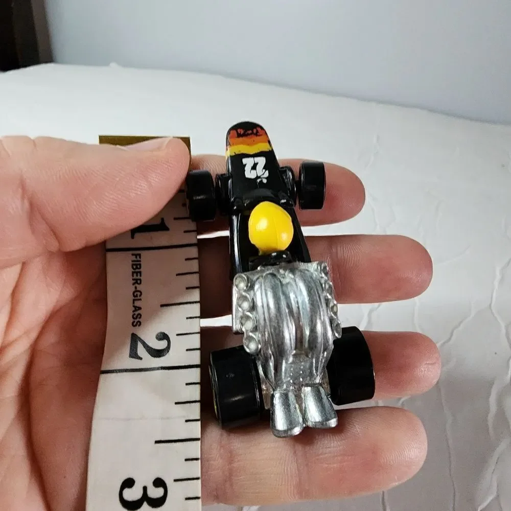 Hot Wheels Head Starter black number 22